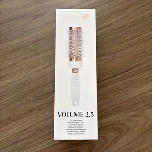 *NWT* T3 Volume 2.5 Round Brush